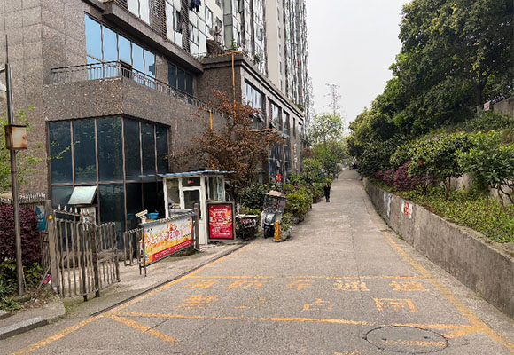 長江現(xiàn)代城4個車位第一次變賣